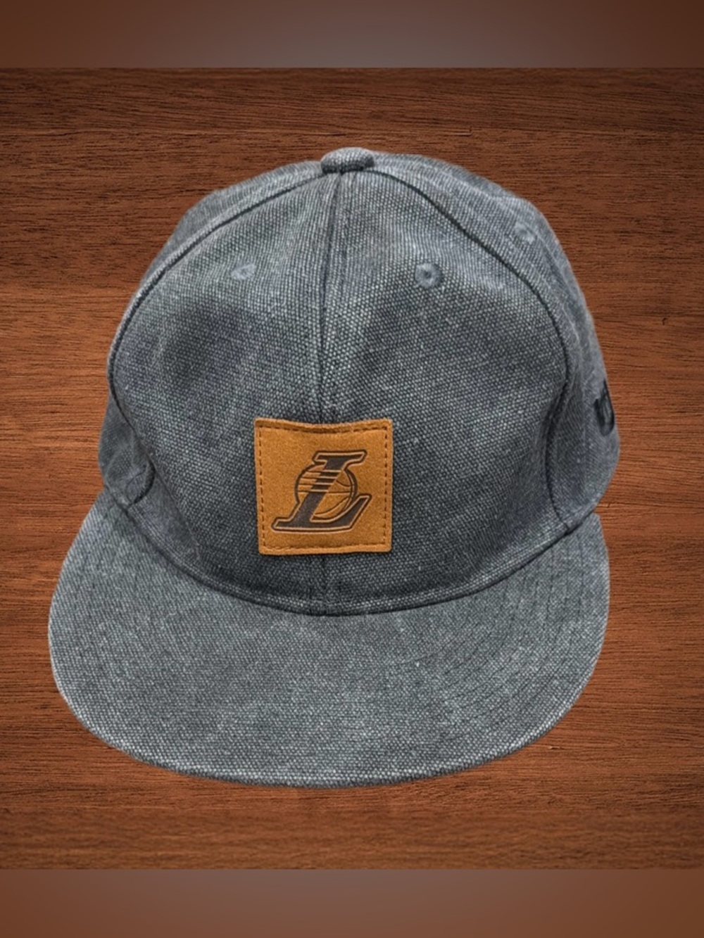 LOS ANGELES LAKERS ULTRA GAME SNAPBACK HAT GRAY CANVAS BROWN LOGO NBA CAP